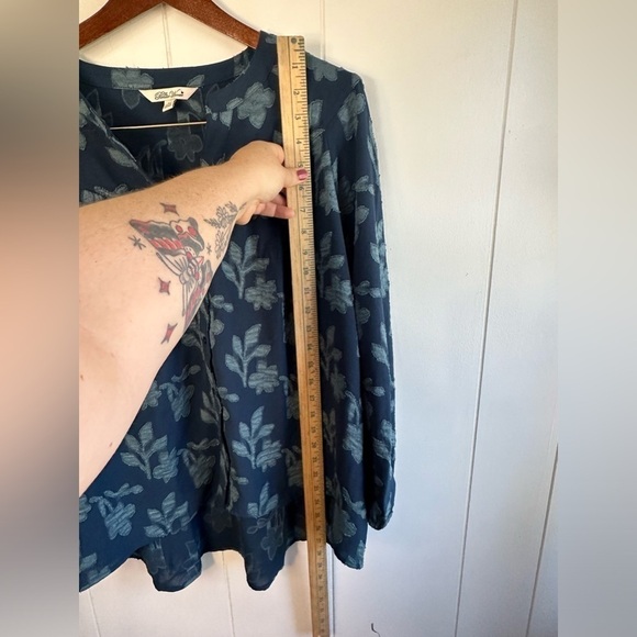 The Pioneer Woman Blue Button Front Women’s Blouse Size Large - Picture 8 of 10